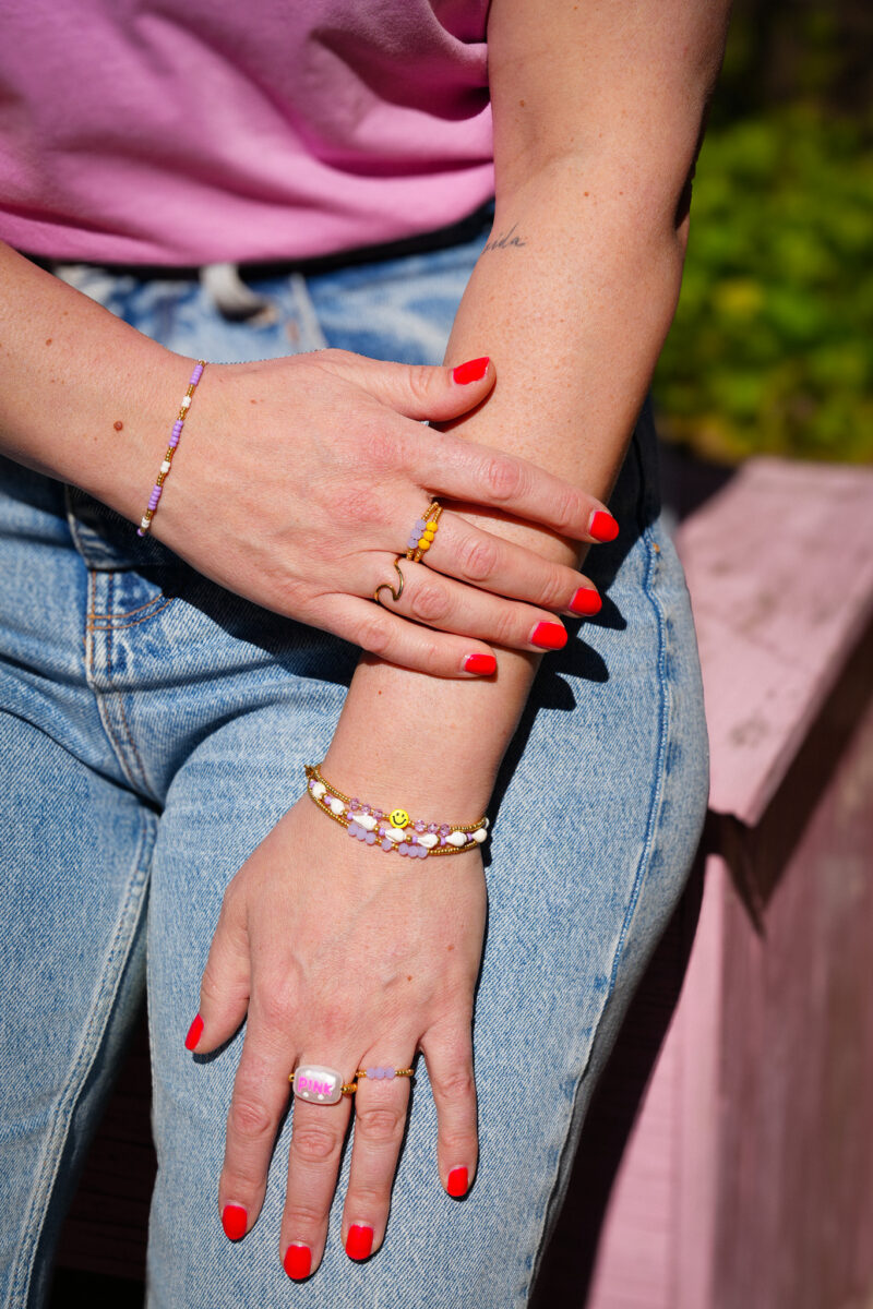 Goudkleurig Kralen Armbandje met Lila Steentjes