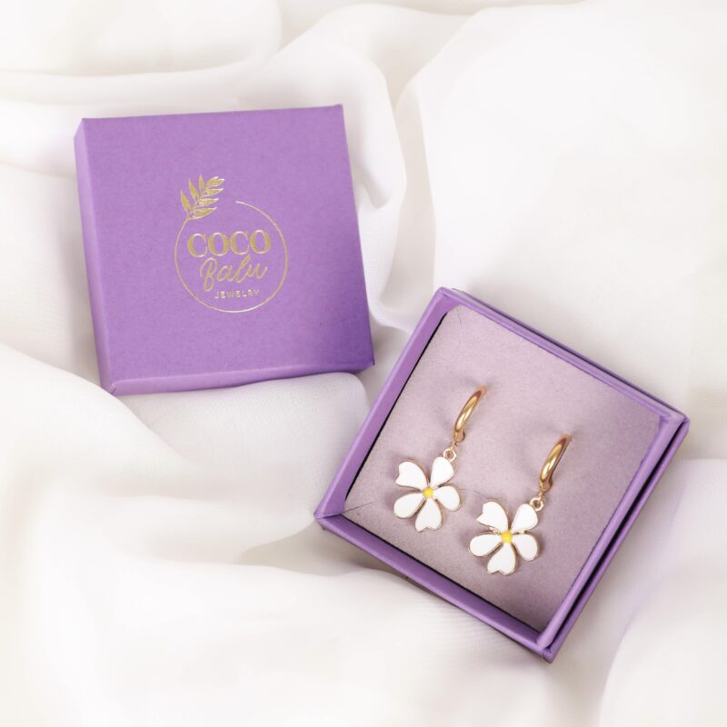 Witte bloemetjes oorbellen